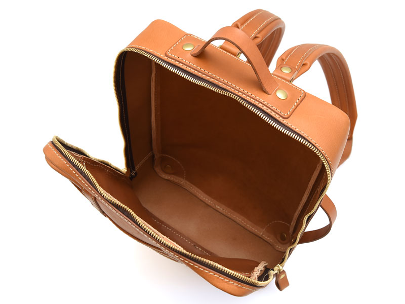 メンズ レディース問わずで使える革のスクエアリュック 革鞄のherz ヘルツ 公式通販