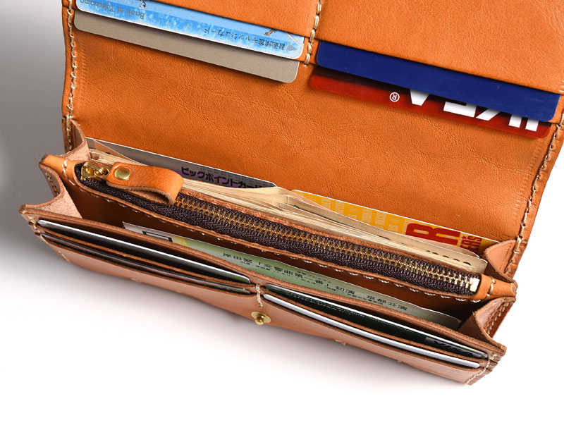 ソフトレザーで使いやすい収納上手な長財布 革鞄のherz ヘルツ 公式通販