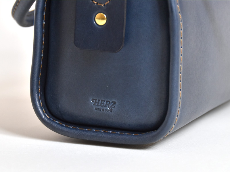 ネイビー特別仕様のミニボストンバッグ「革鞄のHERZ(ヘルツ)公式通販」
