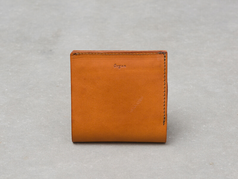 リバースレザーを使用したコンパクトなギボシ留め二つ折り財布「革鞄の 