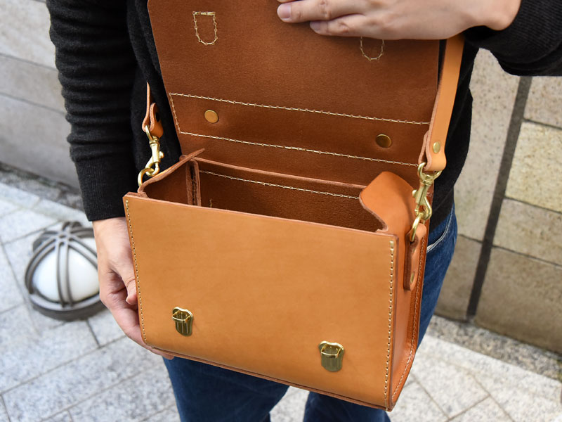 日本が誇る革ブランドの逸品❗️ヘルツ 2way 樽型ミニバッグ サッチェルバッグ