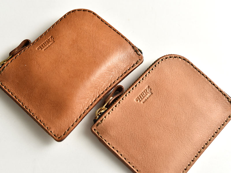 カフェモカ特別仕様の多収納なコンパクト二つ折り財布「革鞄のHERZ ...