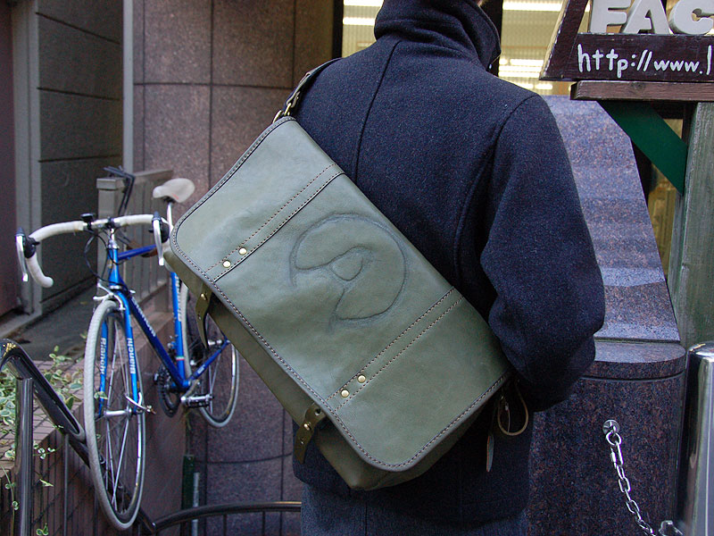 一点モノ・焼印鞄】メッセンジャーバッグ(BR-E-800-L)の手作り革鞄