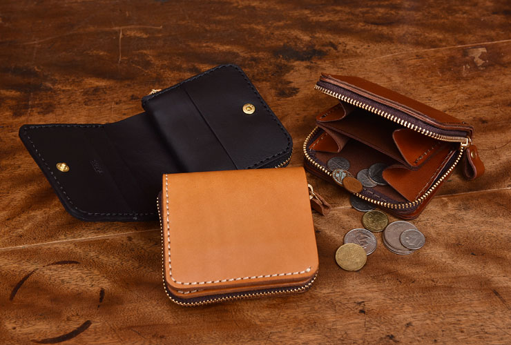 小銭入れに仕切りが付いたコンパクトな二つ折り財布「革鞄のHERZ 