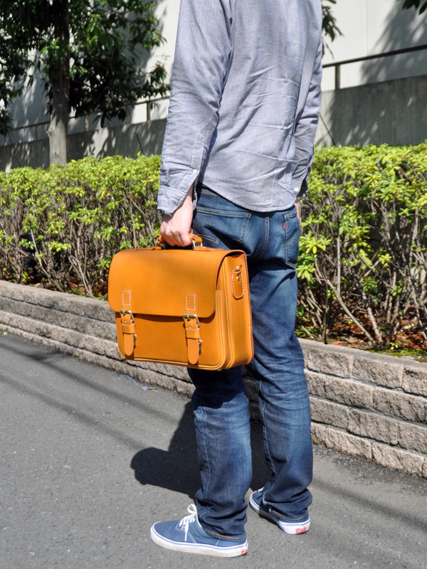 ビジネスにも使えるA4ファイル対応のシンプルな本革3wayバッグ「革鞄の 