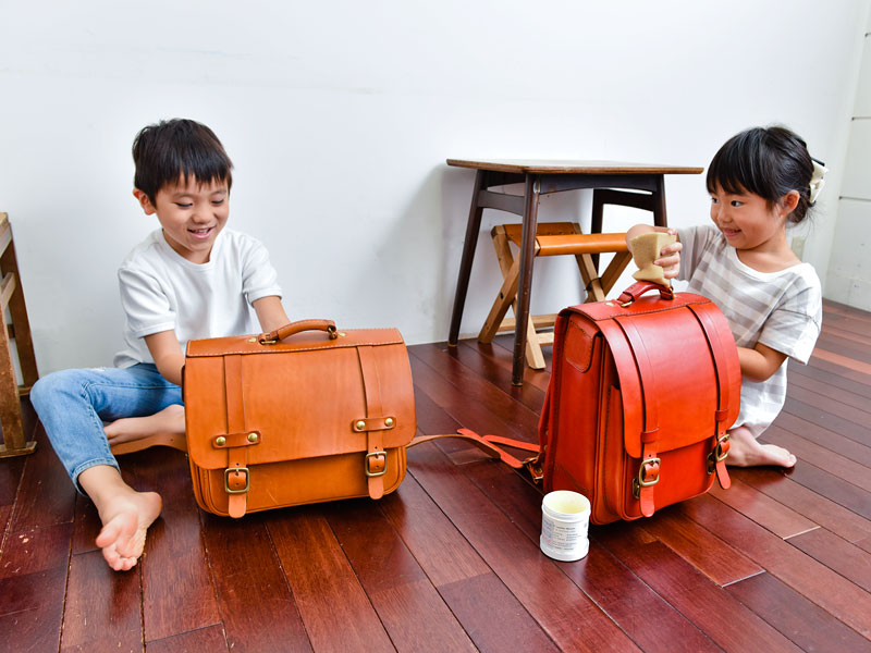 おしゃれなランドセルなら手作りの日本製メーカーブランド「革鞄のHERZ