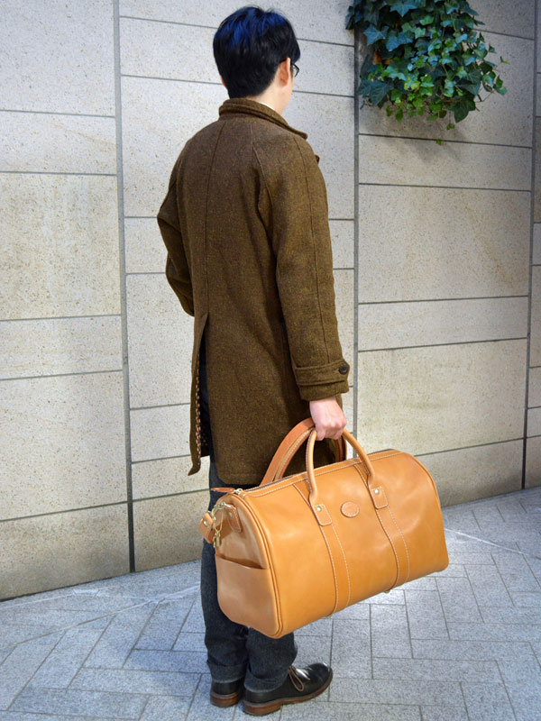 普遍的デザインで使う人を選ばないファスナーボストンバッグ「革鞄の 