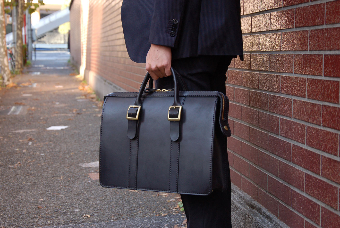 黒革で揃えるビジネスバッグと革小物｜革鞄・革小物のHERZ公式通販