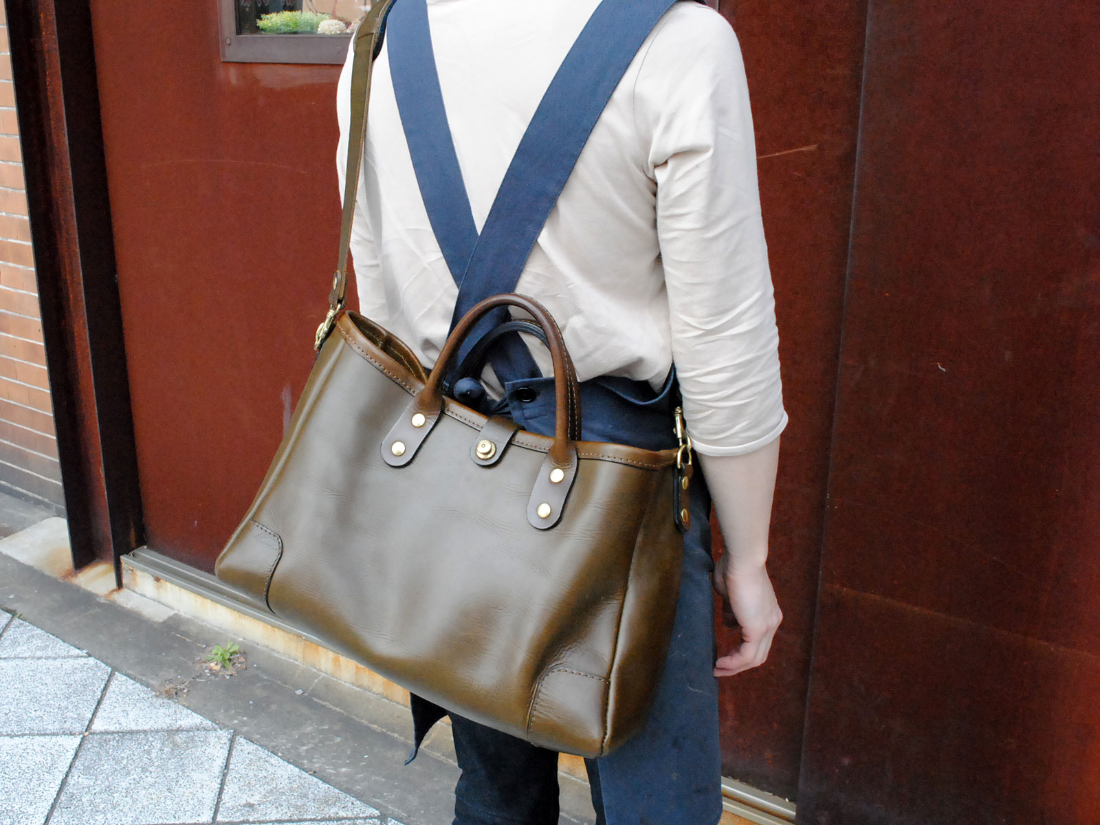 大阪店作り手：松本愛用「横型2wayトートバッグ」｜革鞄・革小物のHERZ 
